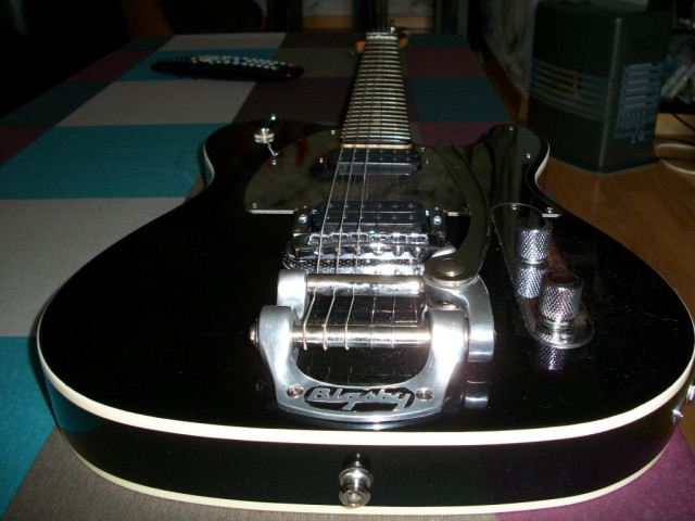 J5 Bigsby Squier Telecaster Modificada.