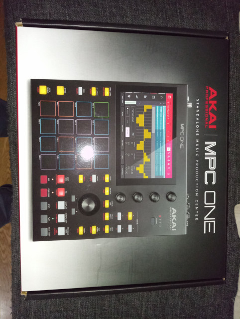 Sampler sintetizador Akai MPC ONE
