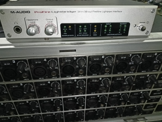 Berhinger ADA8000