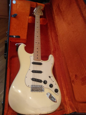 Fender USA american vintage 70s Stratocaster