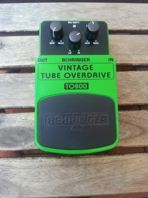 Pedales Behringer - overdrive TO800 y Chorus CC300