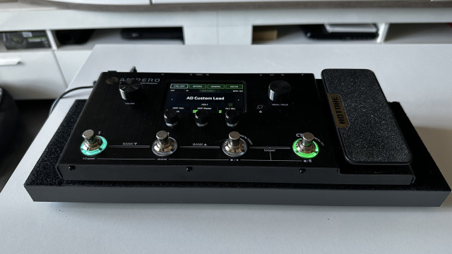 Pedalera Hotone Ampero con pedaltrain y bolsa de transporte