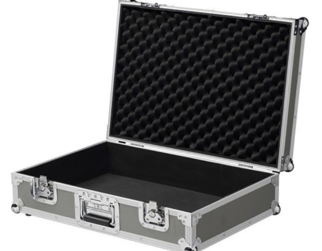 Pedalera + pedales + fuente + flighcase