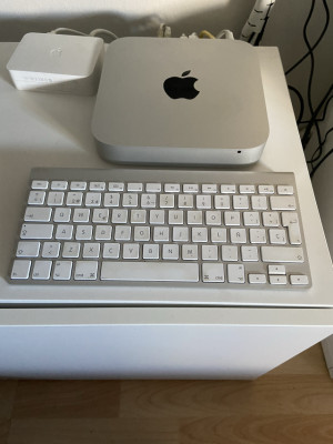 Mac mini Intel Core i5 + Teclado Apple inalámbrico