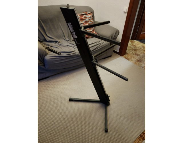 Soporte doble para teclados - marca Adam Hall