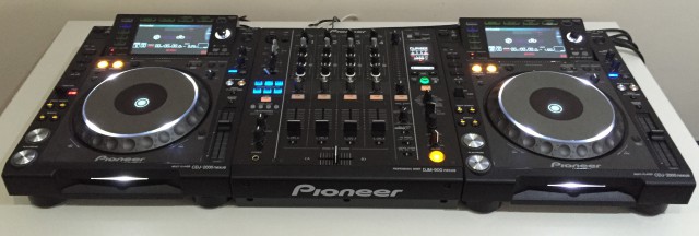 Equipo DJ Pioneer 2 CDJ2000 NEXUS & 1 DJM900Nxs