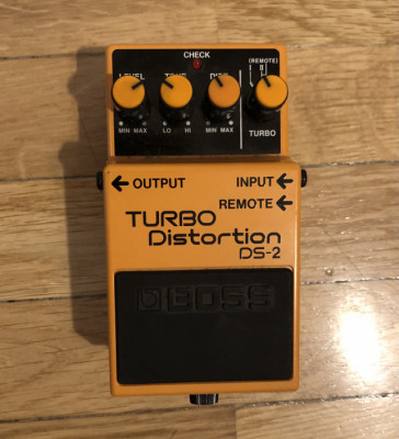 Se vende boss turbo distortion ds-2