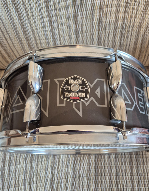 Caja PREMIER Iron Maiden 14
