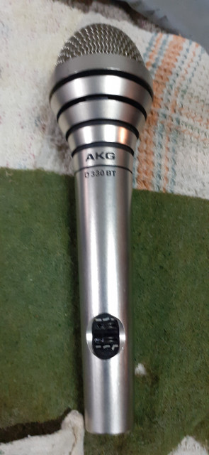 Micrófono AKG de los70/80 330-BT