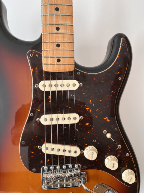 Golpeador Fender  Strat Tortoise pastillas Suhr