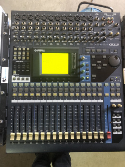 Mesa digital Yamaha 01-96