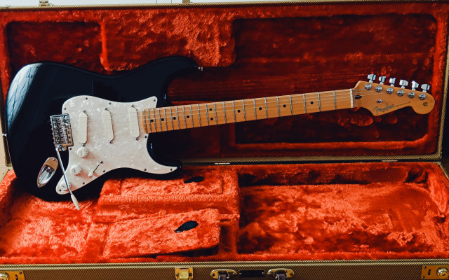 O CAMBIO Fender Stratocaster Pro USA (David Gilmour EMG's)