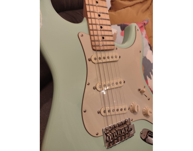 Stratocaster montada a piezas por luthier