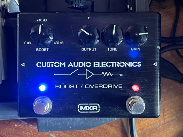 Pedal para guitarra eléctrica MXR MC402 CAE Boost/Overdrive