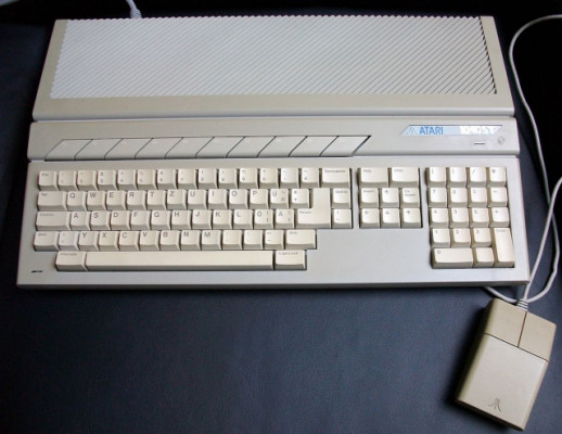 Atari 1040ST ampliado con muchos extras y monitor original