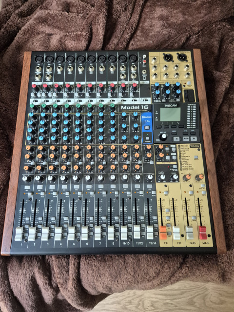 Tascam Model 16