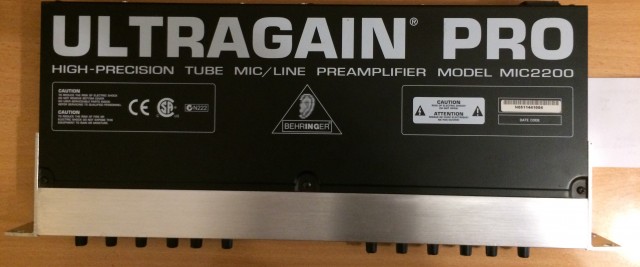 Behringer MIC2200 Ultragain Pro, previo válvula