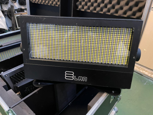 ELAN Strobe 1000 RGBW