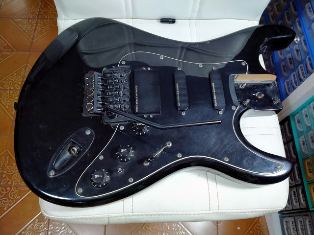 Cuerpo completo Kramer Striker 80s, FLOYD ROSE II ORIGINAL (SCHALLER).