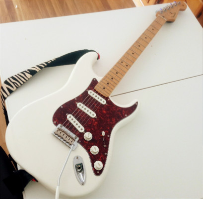 Fender stratocaster player series  Polar White