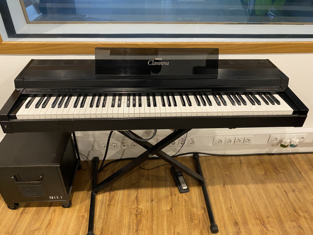 Piano Yamaha Clavinova CP-300