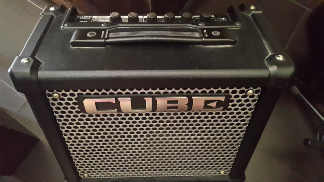 Amplificador Roland Cube 10GX