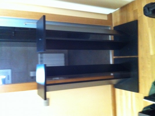 Dos Soportes para Monitores de Pie >> Urge