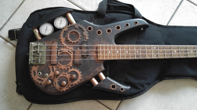 (o vendo) STEAMPUNK BASS + CORREA+ FUNDA + DIGITECH BP8