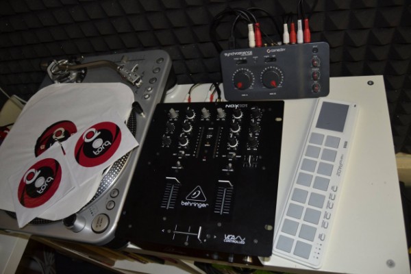 Pack dj scratch mezcladora + torq + pad