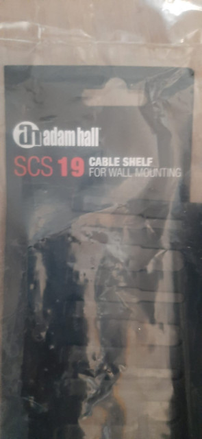 Dos Soportes de cables para Montaje en Pared Adam Hall Stands SCS 19
