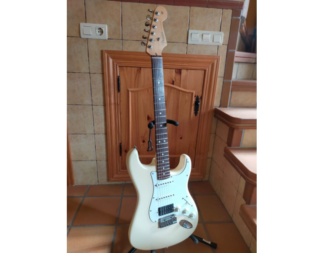 Fender Stratocaster USA 2005 / Dimarzio SuperDistortion