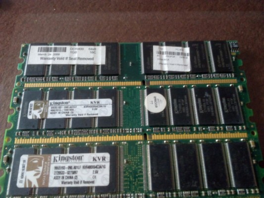 3 modulos RAM DDR 400 1G cada uno