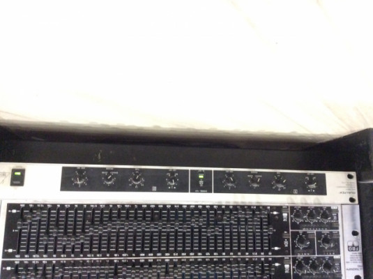 Procesador multibanda Behringer Dualfex EX2100