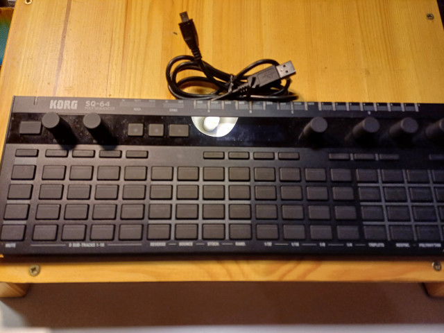 Korg SQ-64 secuenciador