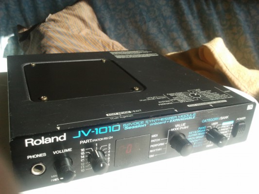 ROLAND JV 1010 + EXPANSION SR-JV80-02 ORCHESTRA