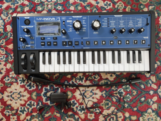 Novation mininova sintetizador