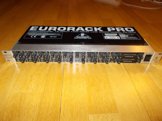 Mesa de mezclas en formato rack Behringer Eurorack Pro RX 1602