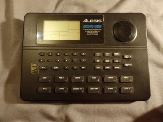 Caja de ritmos Alesis SR-16