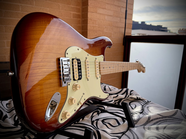 FENDER STRATOCASTER AMERICAN DELIXE HSS