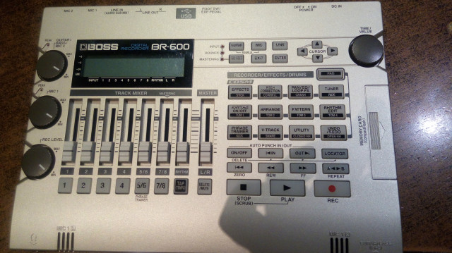 BOSS BR 600 ( grabadora digital )