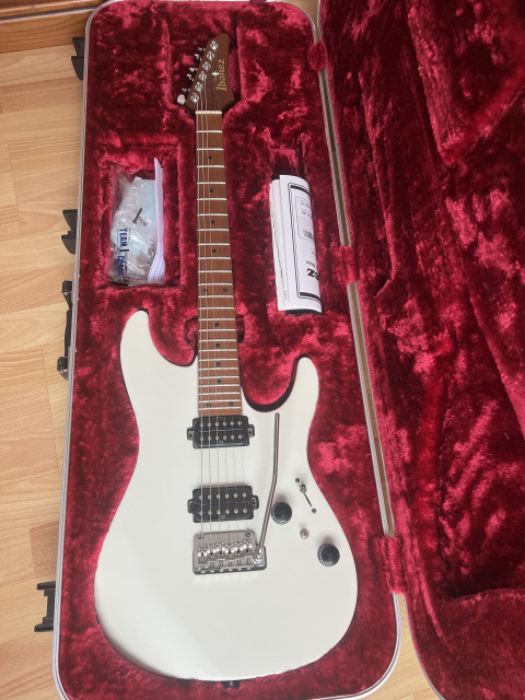 Ibanez AZ 2402