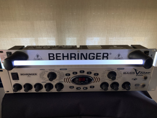Behringer powerlight pl2000