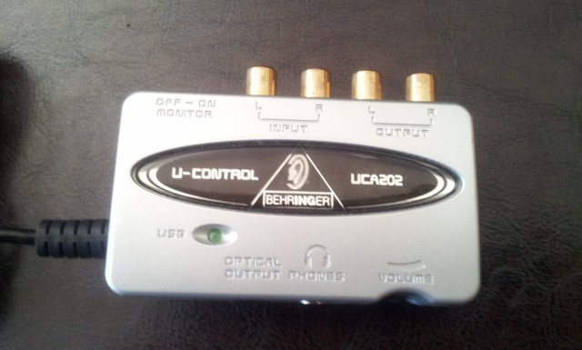 Interface de audio Behringer U-Control UCA202