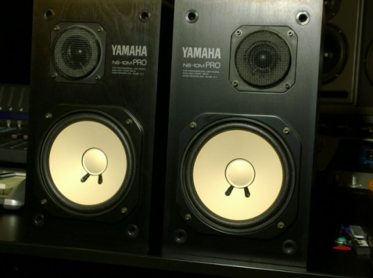 Monitores Yamaha NS-10M PRO