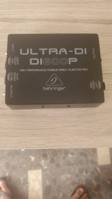 Caja de inyección Beh­ringer Ultra-DI DI600P