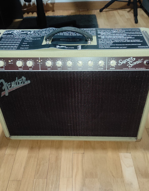 Fender super sonic 22 wats a valvulas