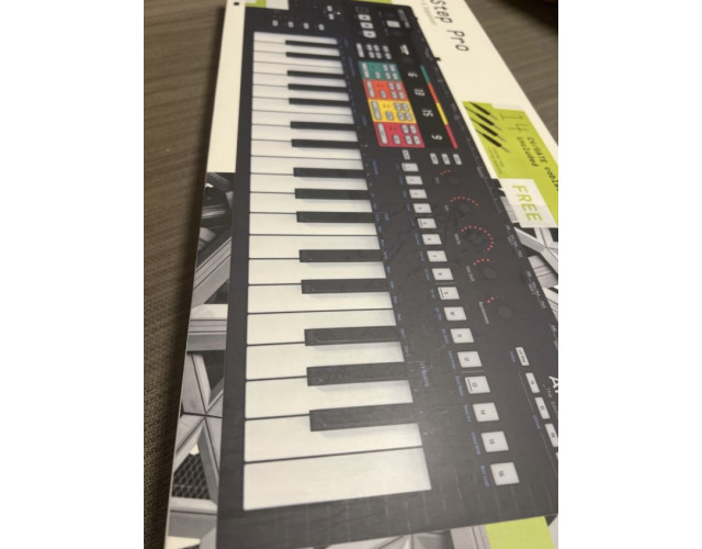 Arturia KEYSTEP PRO BLACK NUEVO