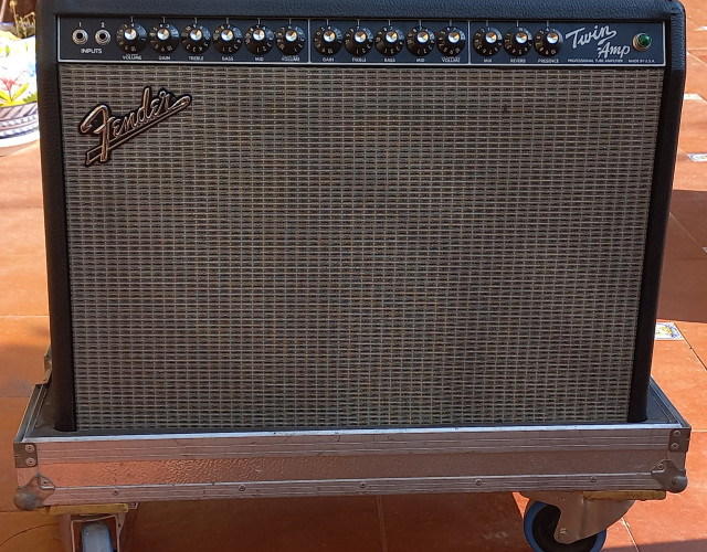 Amplificador de guitarra Fender Twin Amp Black Face. Regalo Flight case con ruedas