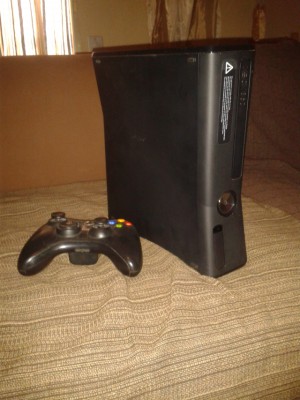 Xbox 360 Slim + juegos