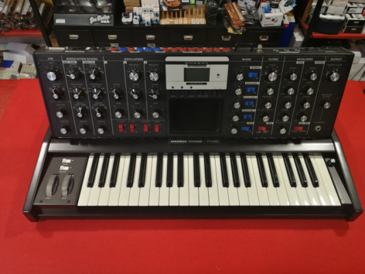 MOOG VOYAGER ELECTRIC BLUE EDITION
